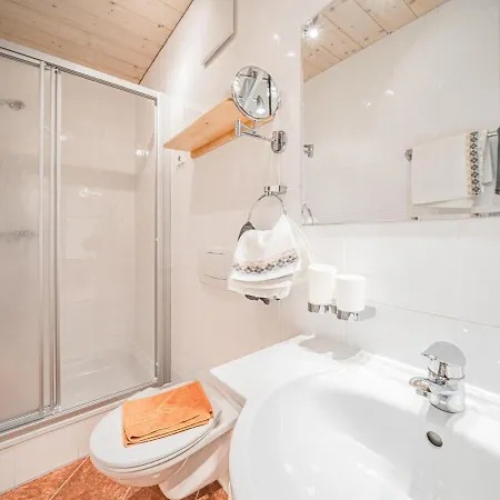 Weberhof 3 *